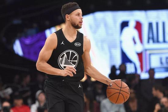 持俱乐部的 持俱乐部的