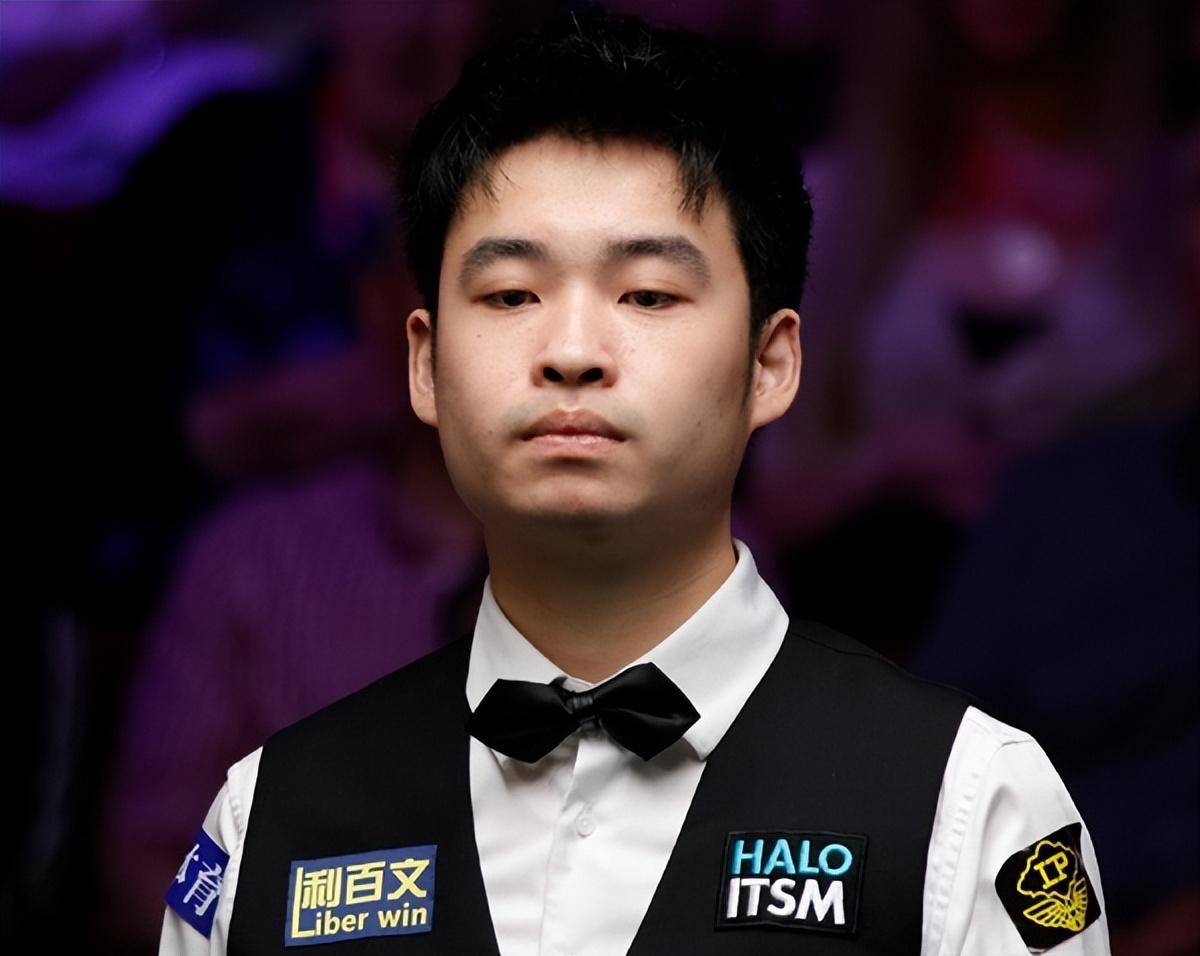 一名中场球 一名中场球